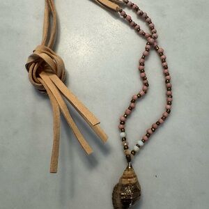 Chic Pink and Gold Beaded Necklace with Shell Pendant